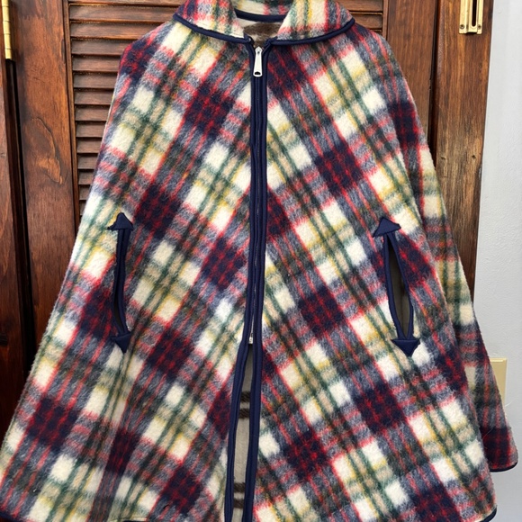 Reversible Plaid Fleece Cape - Picture 3 of 6